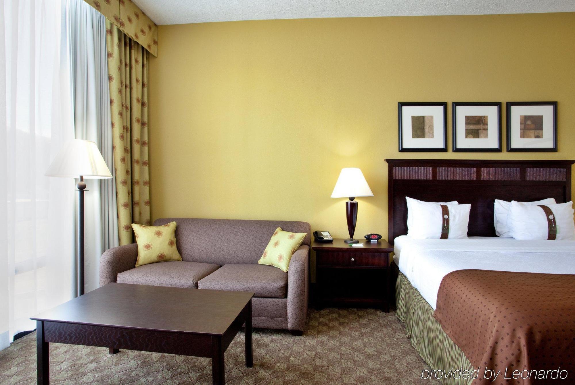 Holiday Inn Roanoke - Tanglewood Route 419 & I 581, An Ihg Hotel Room photo